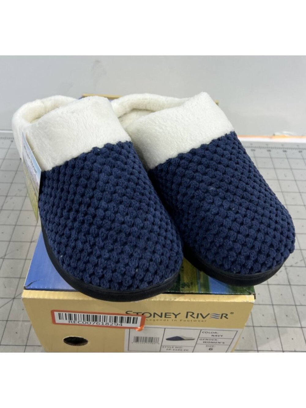Stoney River Women's Slippers Navy Size 6 Cozy Indoor/Outdoor Fleece Lining - Picture 2 of 7